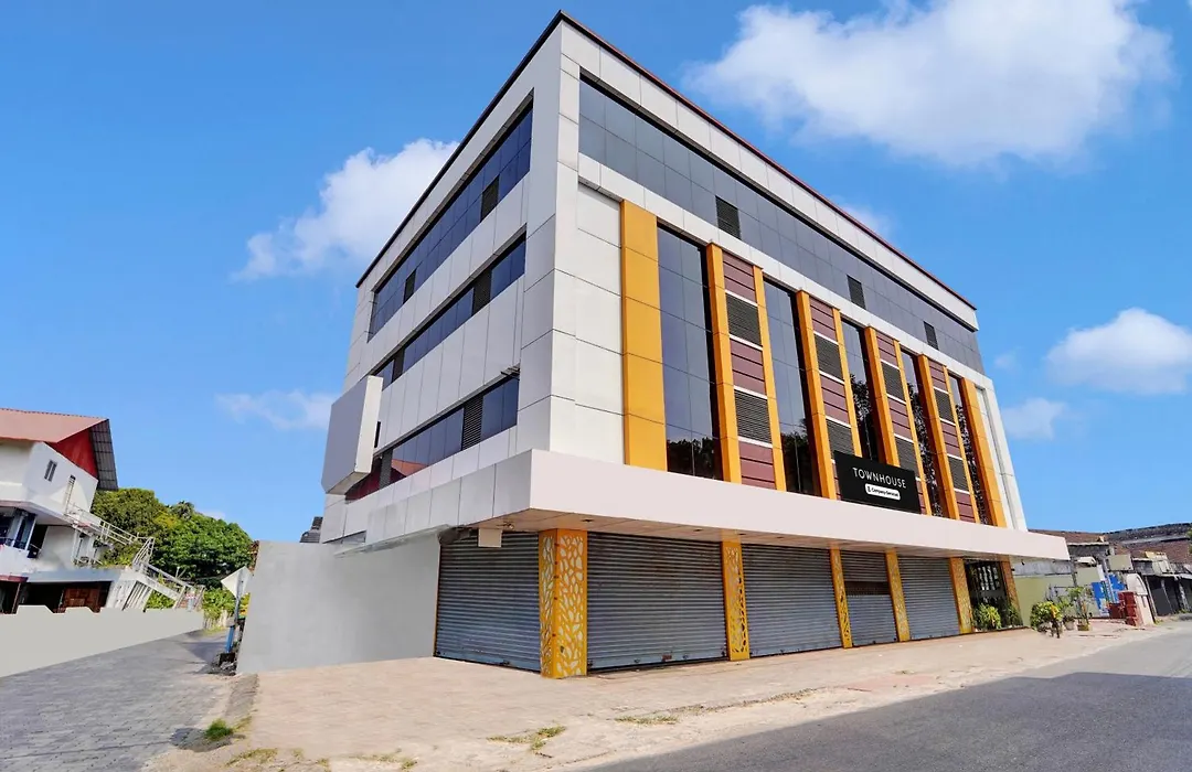 Super Townhouse Ernakulam North-1