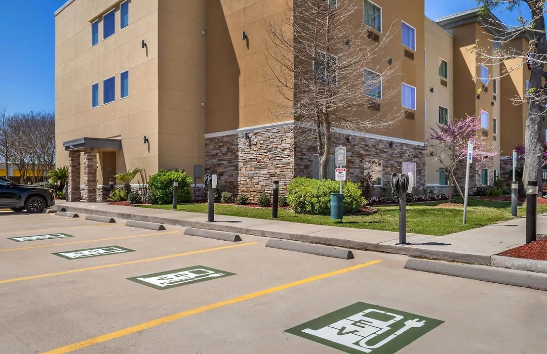 Best Western Plus Lake Jackson Inn & Suites-1