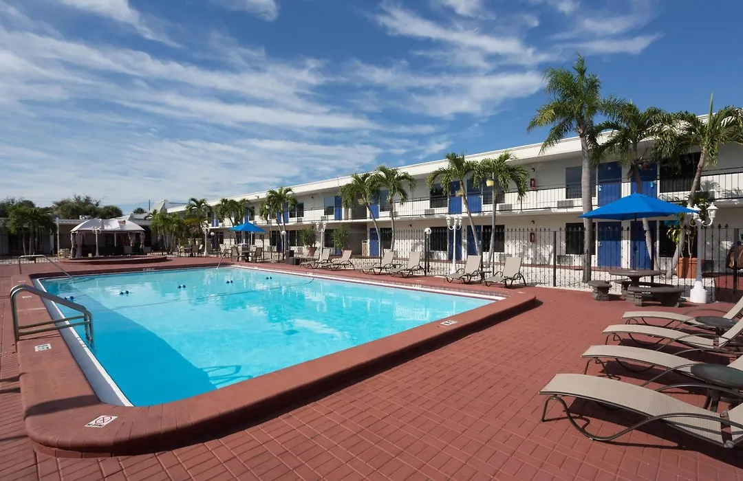 Days Inn By Wyndham St. Petersburg / Tampa Bay Area-1