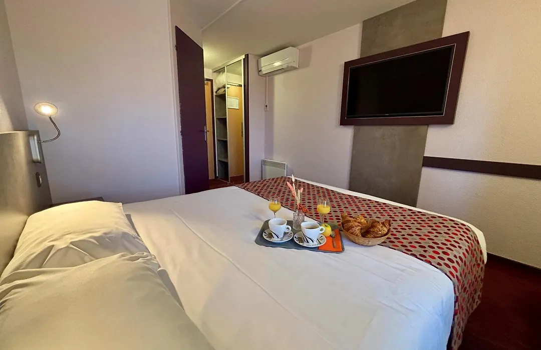 Brit Hotel Les Evens-1