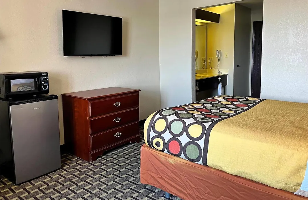Super 8 By Wyndham Madison In-1