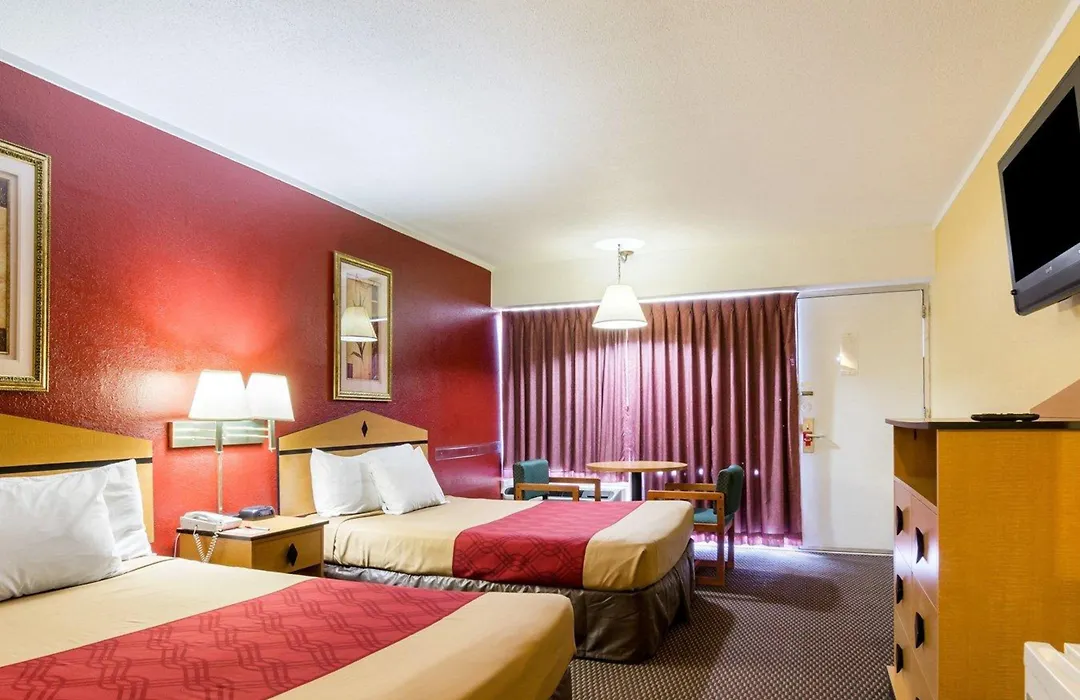 Econo Lodge Topeka-1