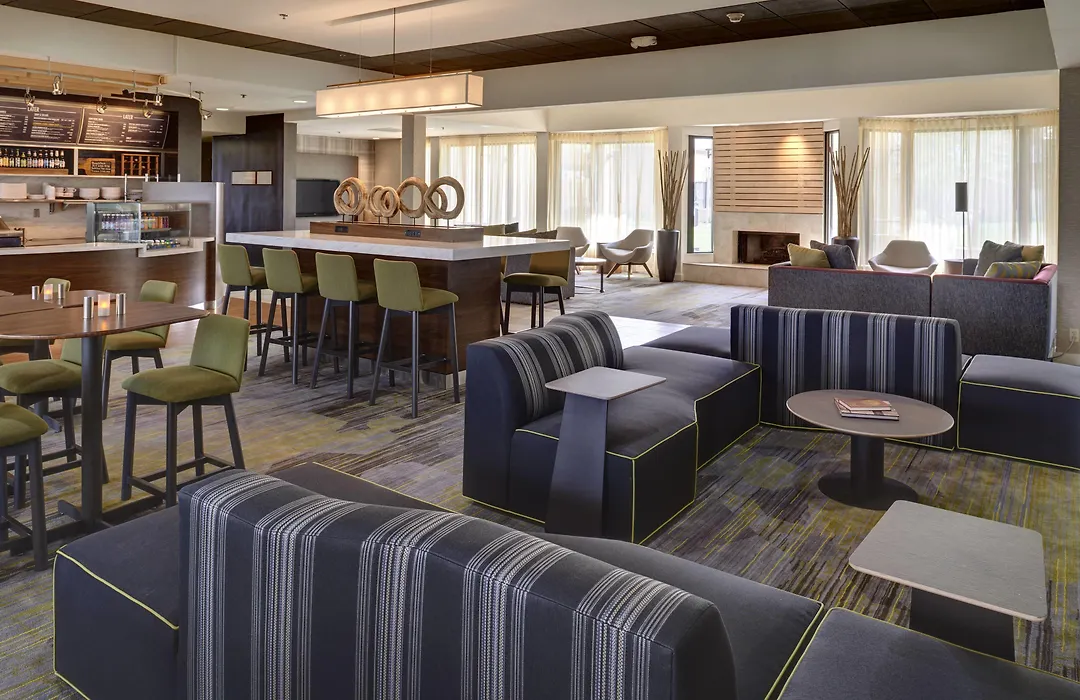 Courtyard By Marriott Indianapolis Airport-1