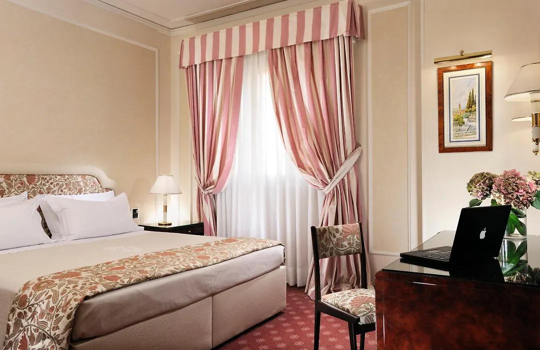 Hotel De La Ville-1