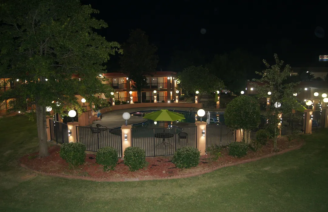 Days Inn By Wyndham Durham/Near Duke University-1