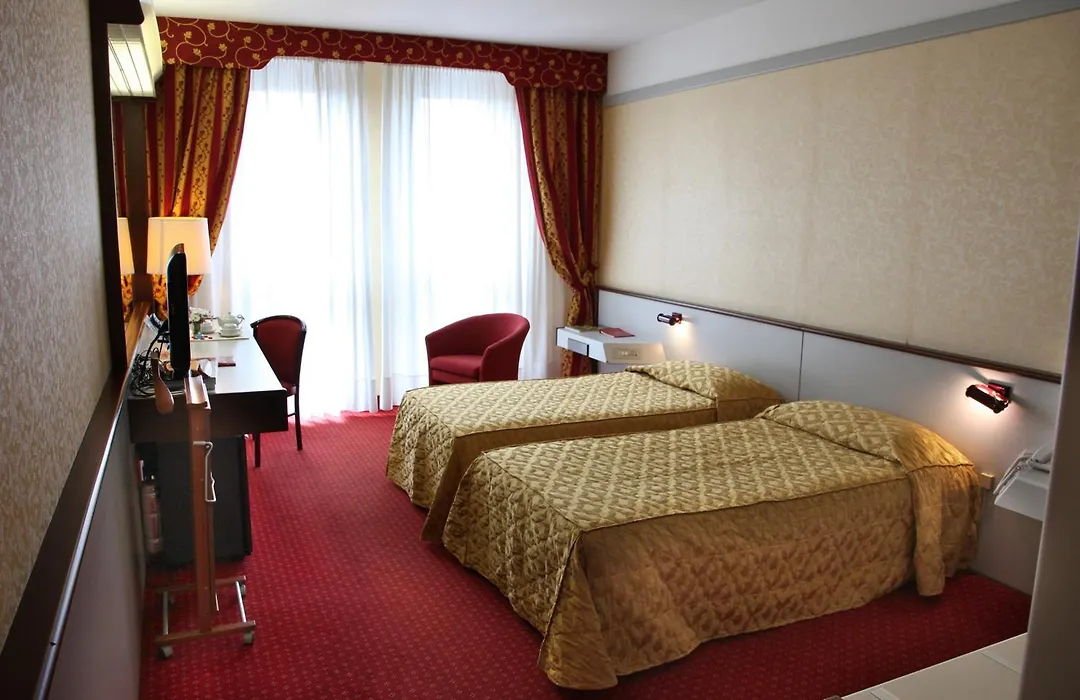 Hotel Maxim-1