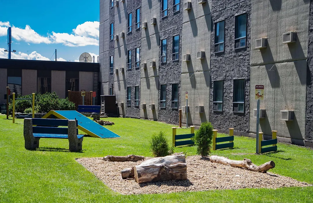 Travelodge By Wyndham Edmonton West-1