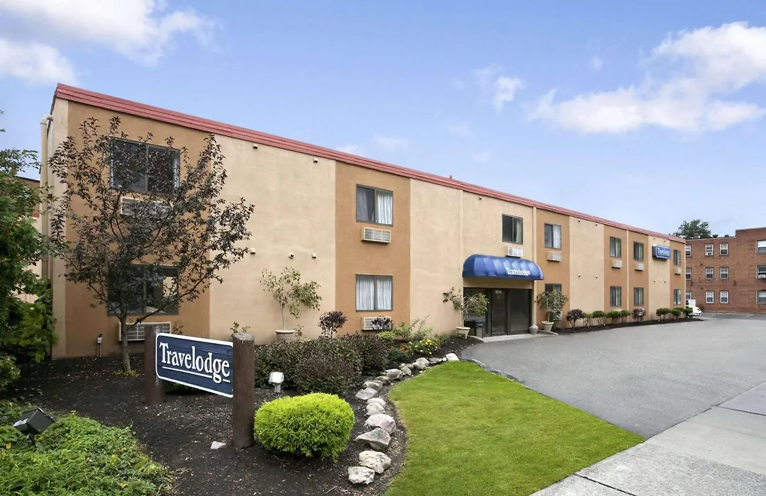 Travelodge By Wyndham Cleveland Lakewood-1