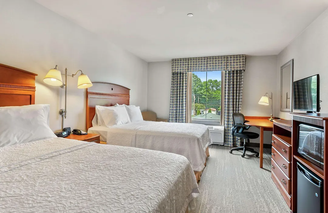 Hampton Inn & Suites Mystic-1