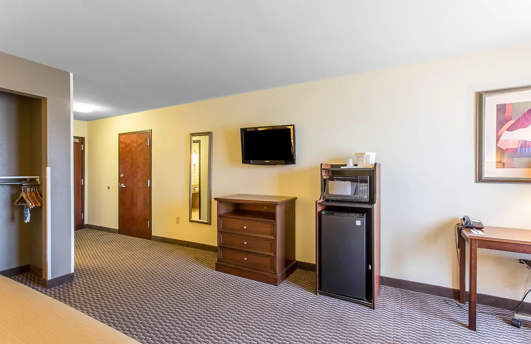 Comfort Inn & Suites-1