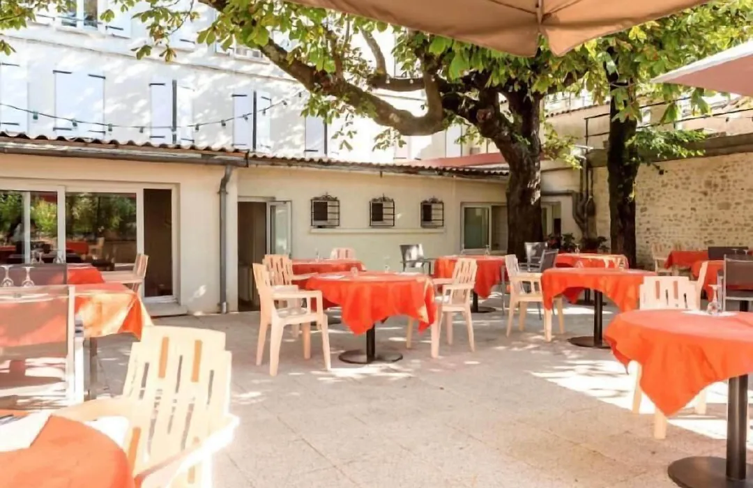 Hôtel Restaurant La Boule d'Or-1