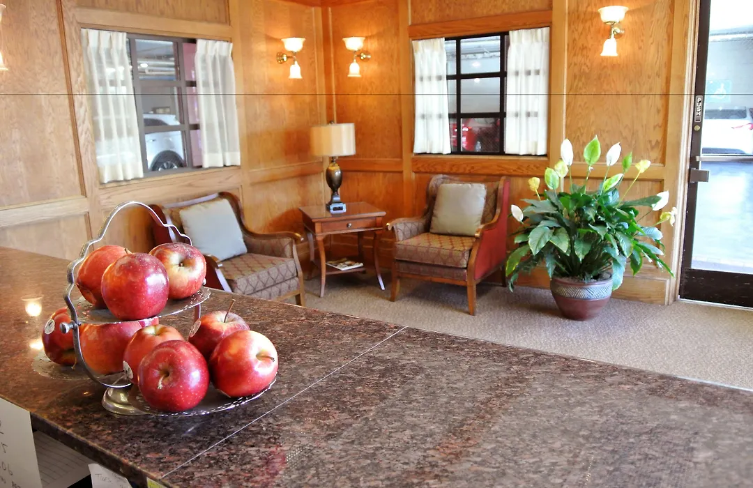 Cow Hollow Inn And Suites-1