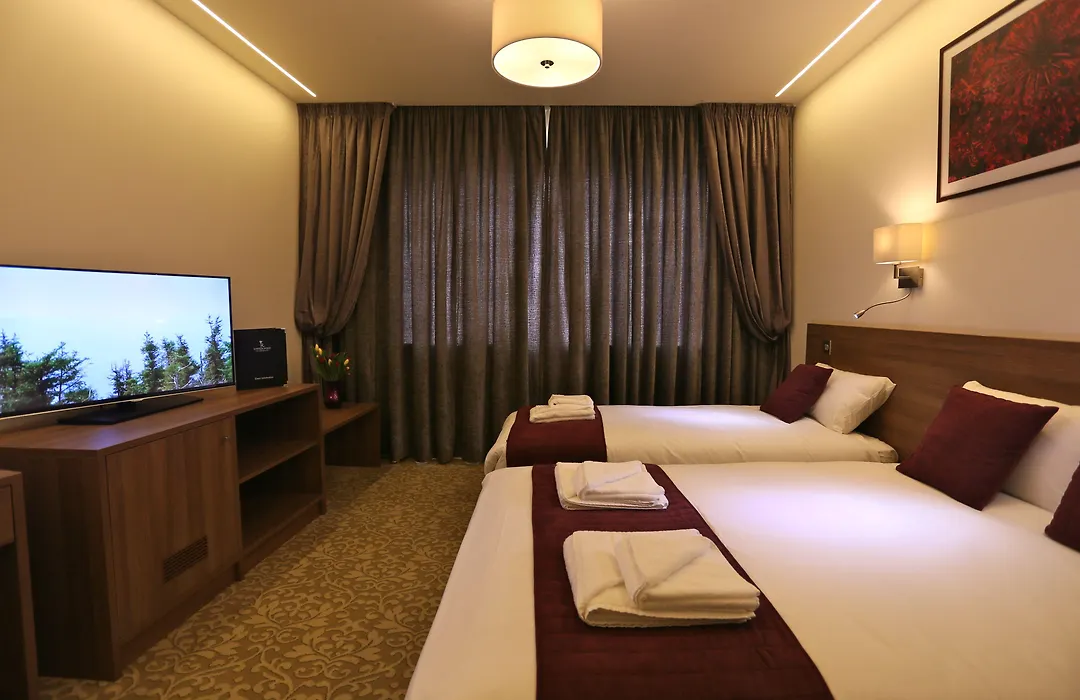 London Kings Hotel-1