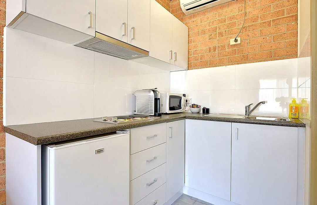 Cranbourne Motor Inn-1