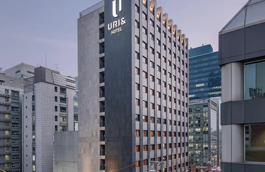 Hotel Uri&-1