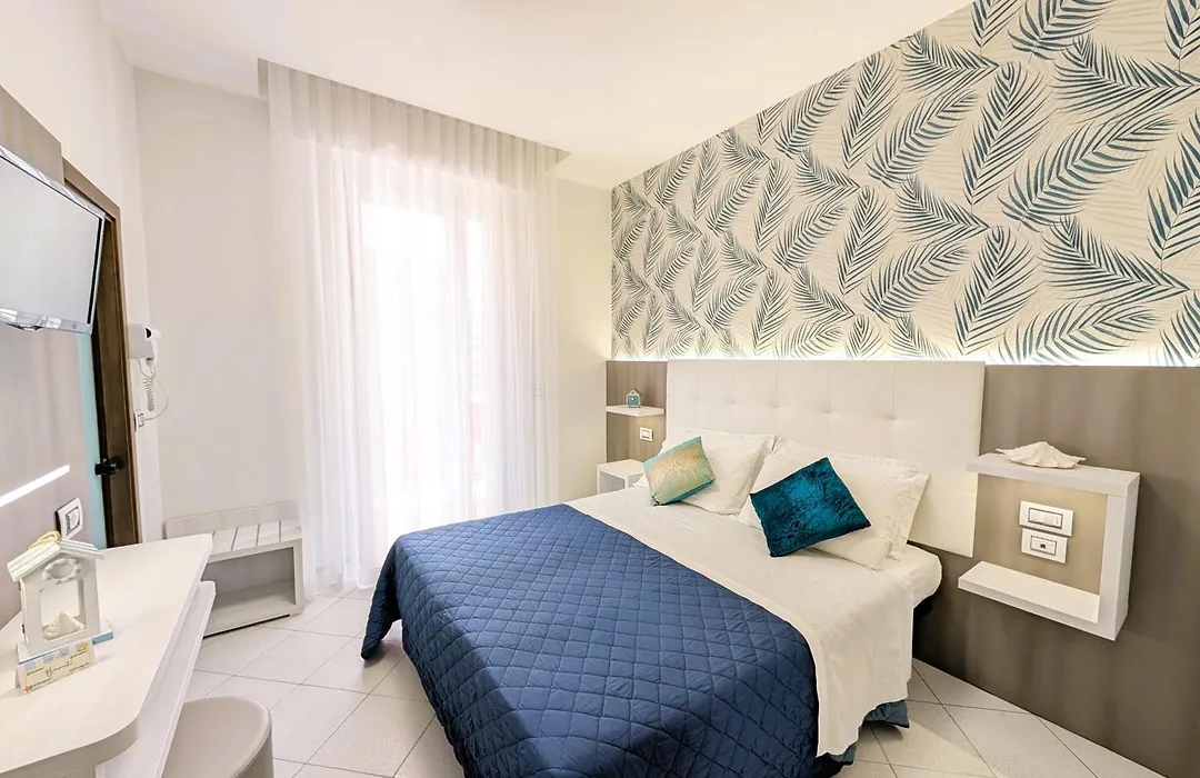 Hotel Ariane - Beachfront, Xxl Breakfast & Sea View-1