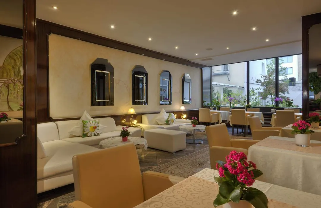 Hotel Condor-1