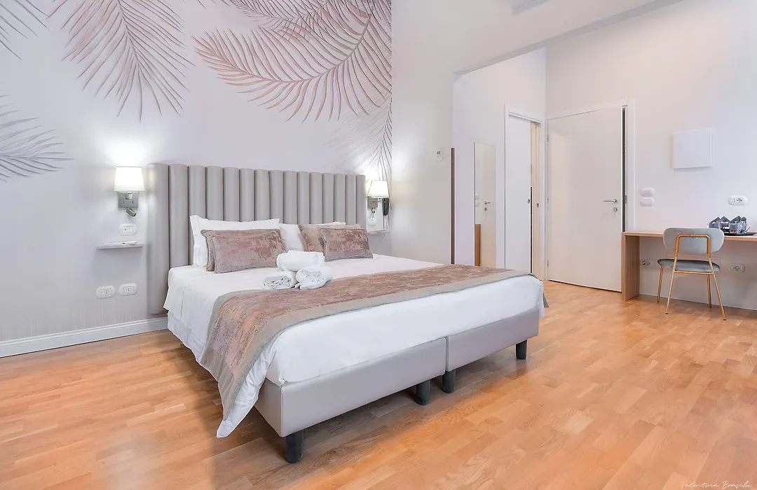 Hotel Cosmos-1