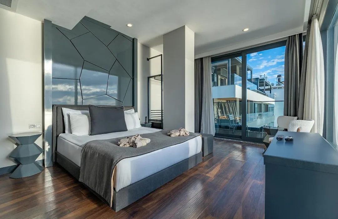 Lucky Monkey Hotel-1