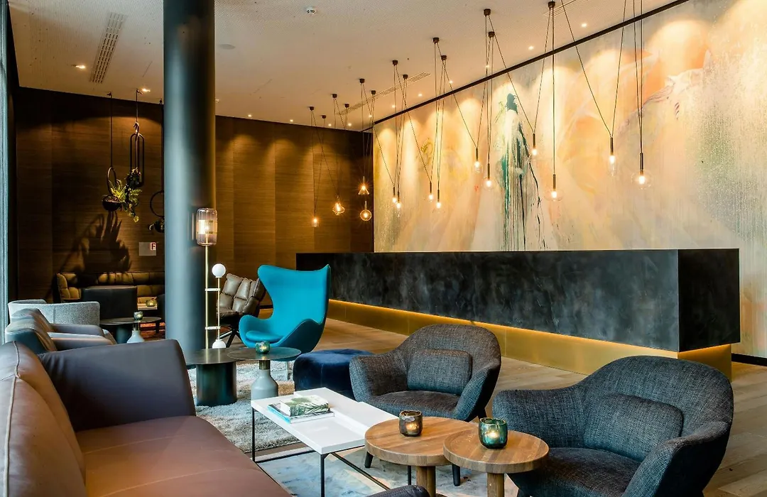 Motel One Koeln-Neumarkt-1