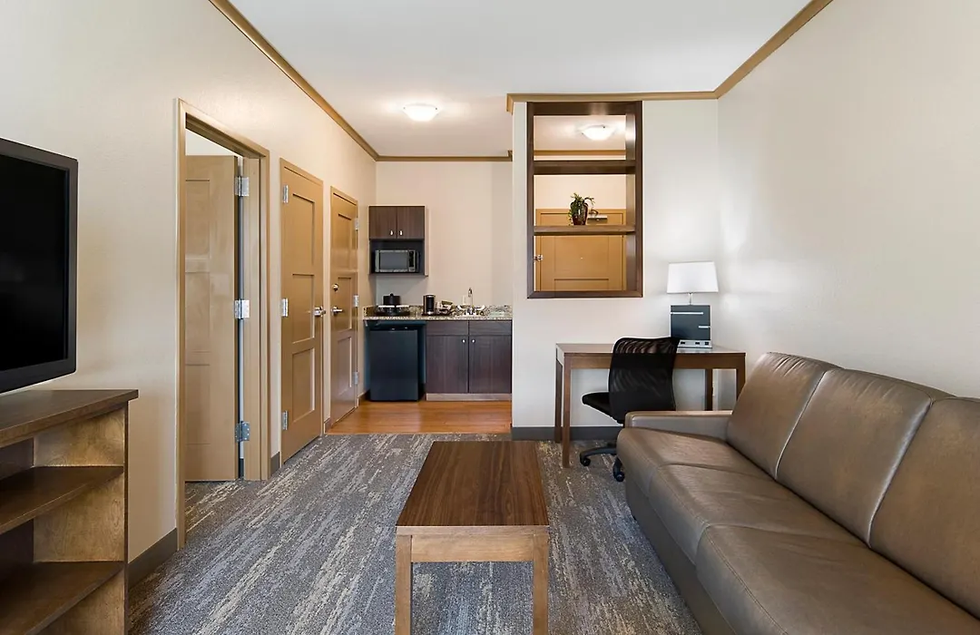 Clubhouse Hotel And Suites-1