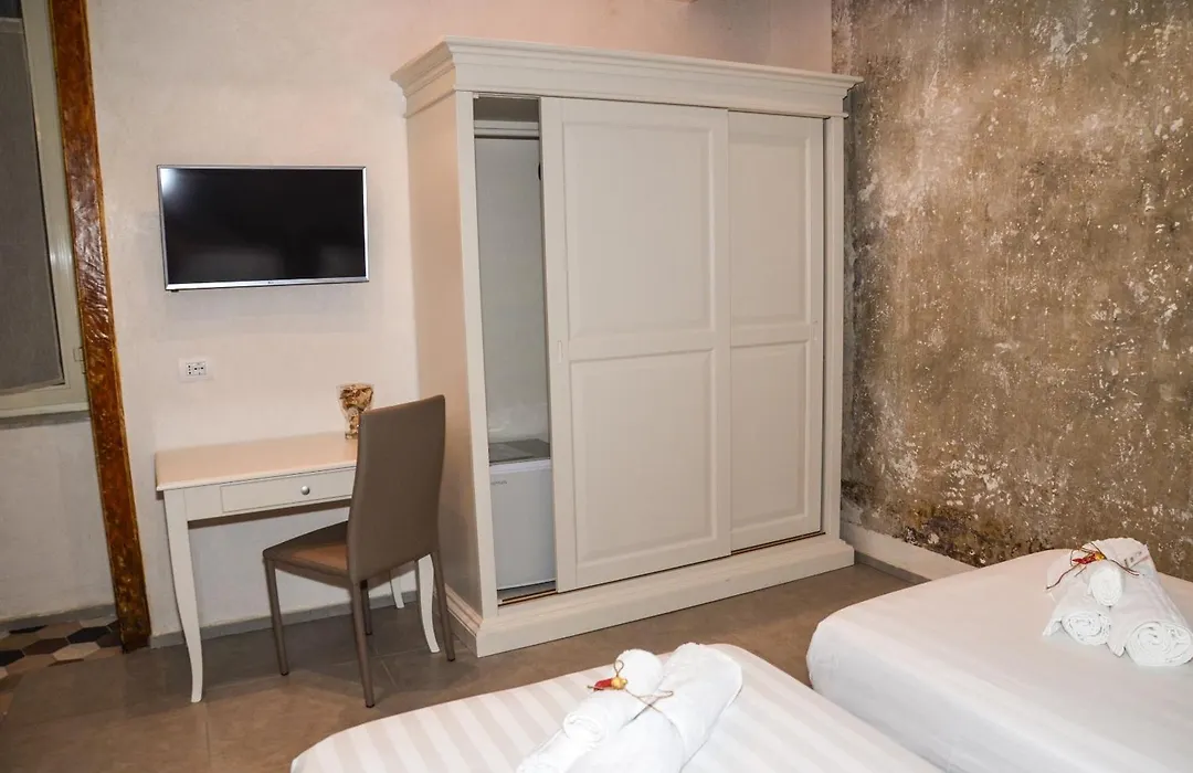 B&B Vicoli Di Napoli-1