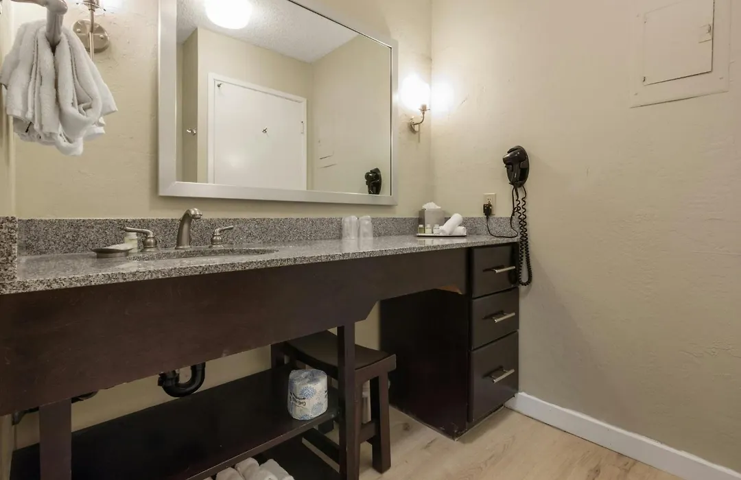 Plantation Hale Suites-1