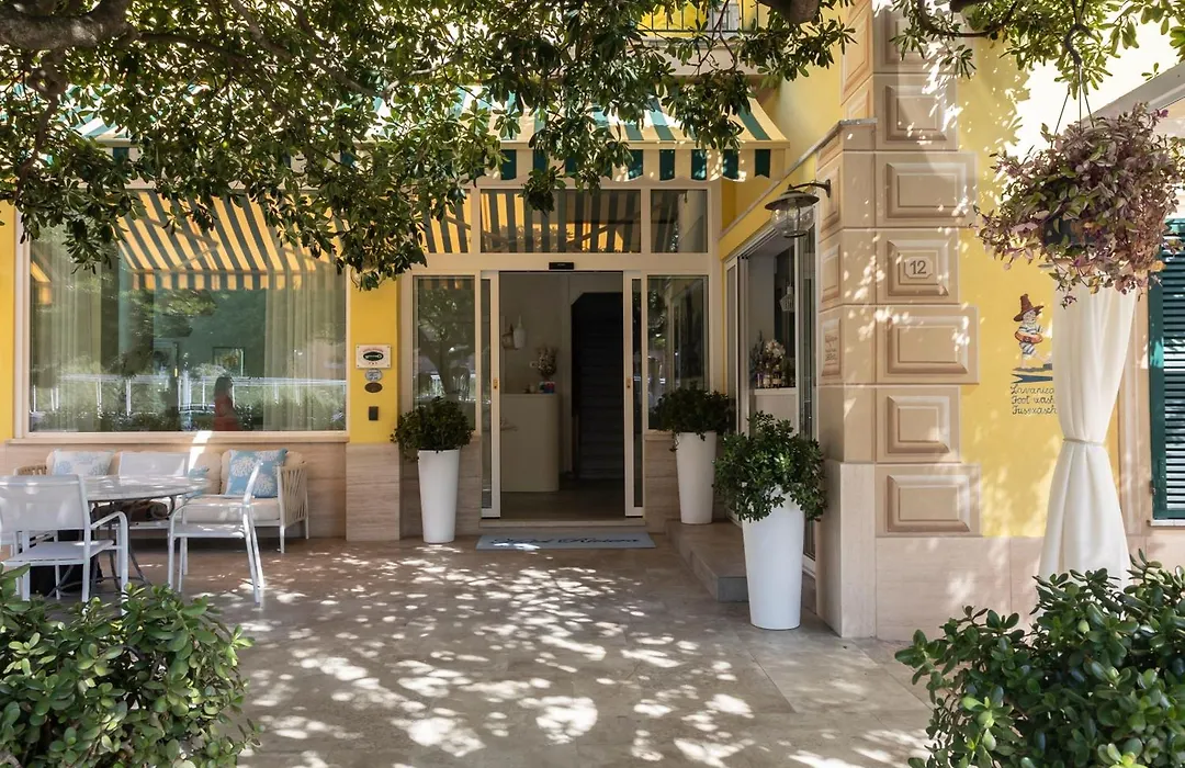 Hotel Riviera-1