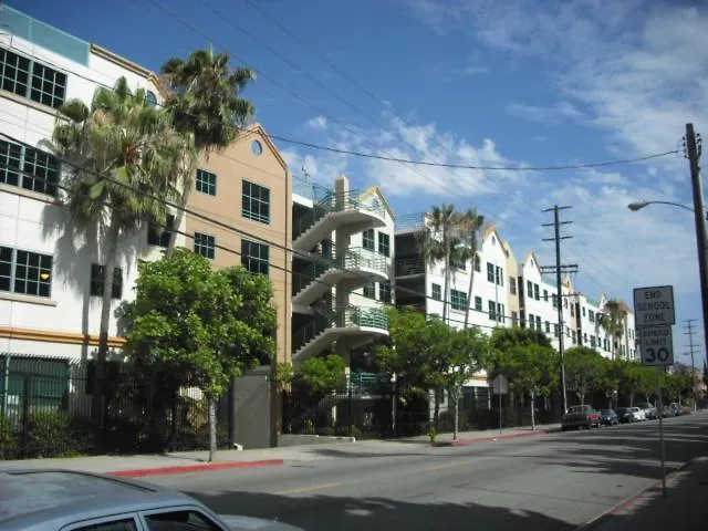 Hollywood Dream Suites-1
