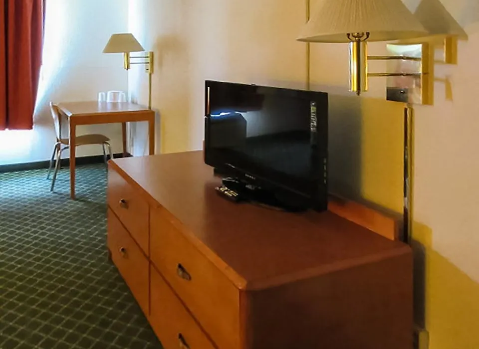 Econo Lodge Inn & Suites Johnson City-1