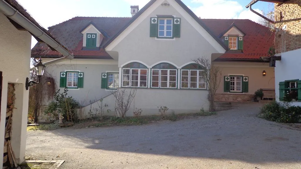 Hirschenhof-1