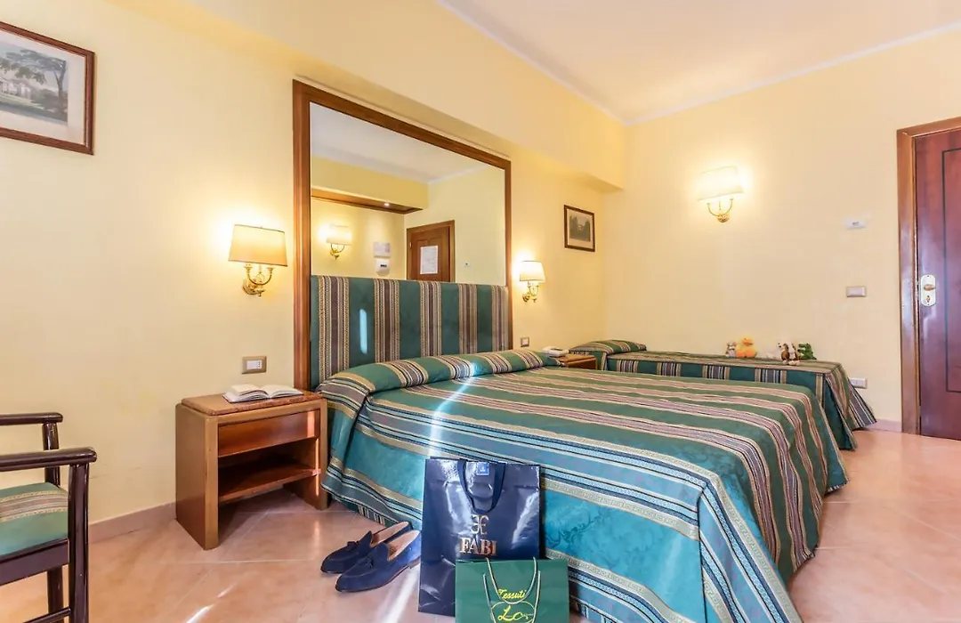 Raeli Hotel Noto-1