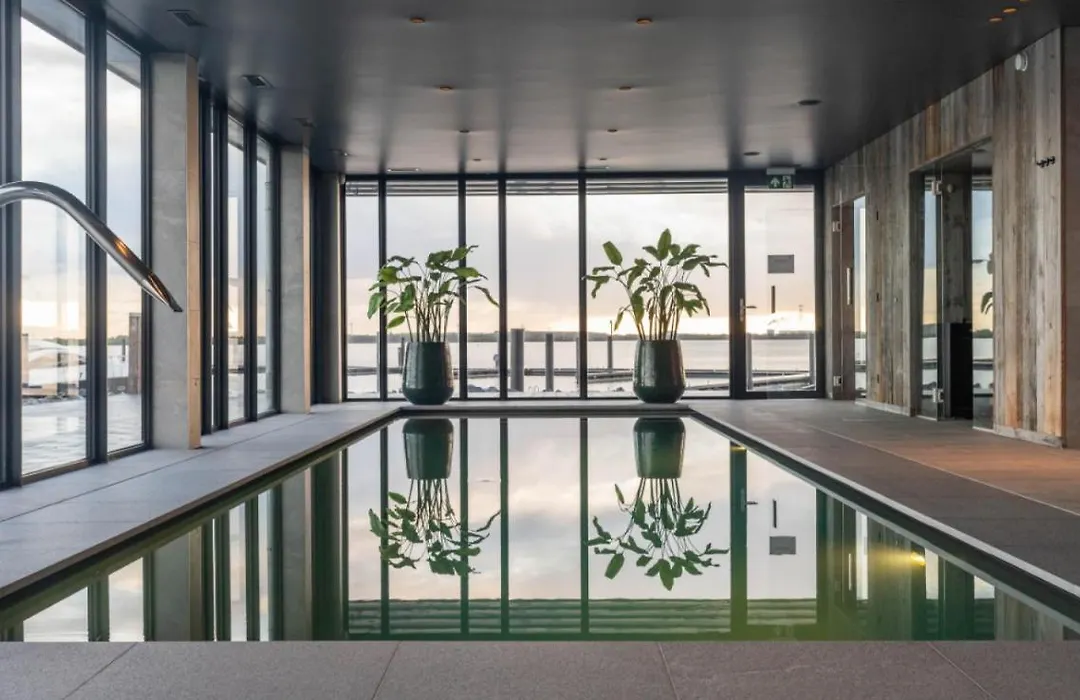 Waterrijk Oesterdam Hotel-1