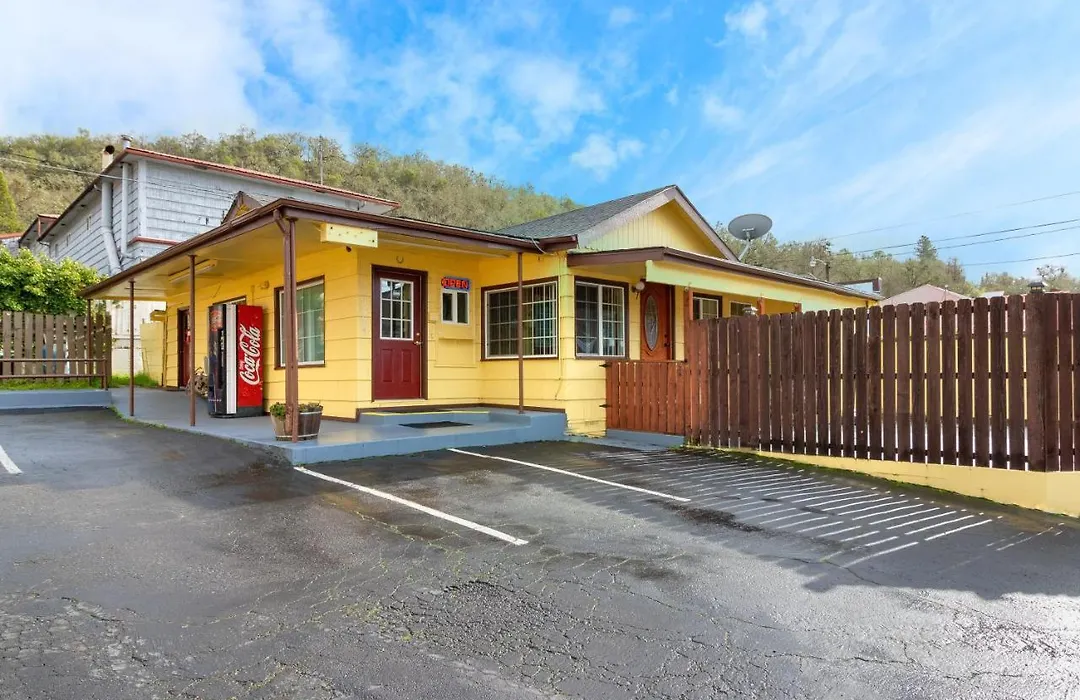 Roseburg Inn-1