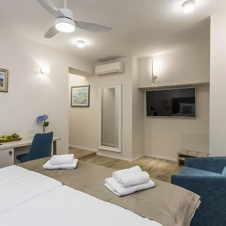 Cor Rooms-2
