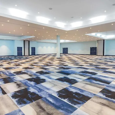 Ramada By Wyndham Hartford North - Bradley Airport-2