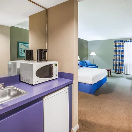 Days Inn By Wyndham Midland-3