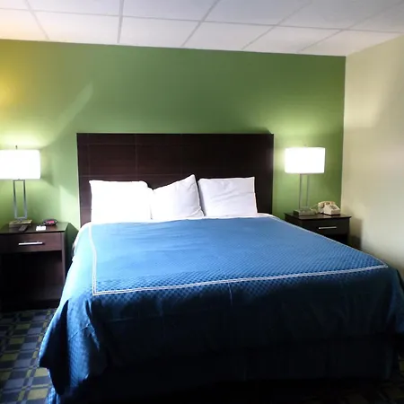 Travelodge By Wyndham Cleveland Lakewood-2
