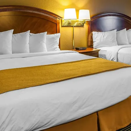 Quality Inn Scottsburg-2