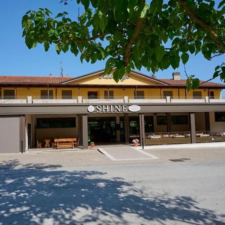 Albergo Shine-3