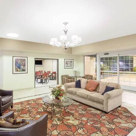 Ramada By Wyndham Fresno Northwest-3
