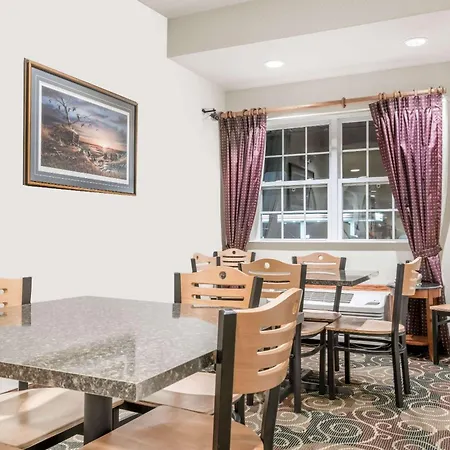 Microtel Inn & Suites By Wyndham Rice Lake-3