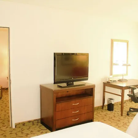 Hilton Garden Inn Redding-3