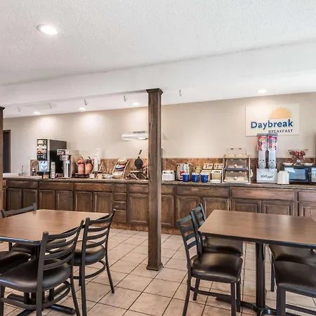 Days Inn By Wyndham Russell-2