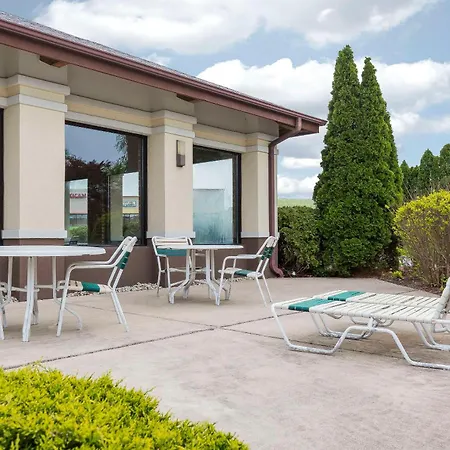 Quality Inn Sycamore - Dekalb-3