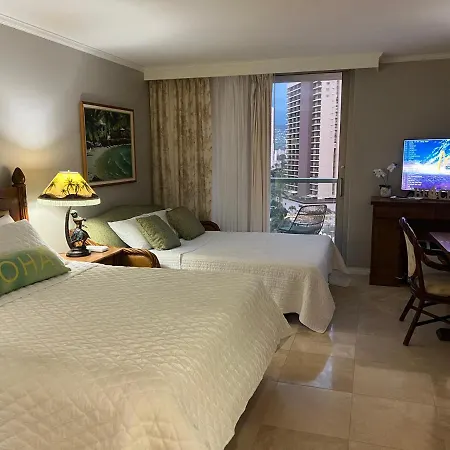 Aloha Gem Studio - Sleek Kitchen, Luxe Amenities & Fast Wi-Fi-3