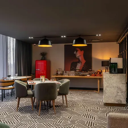 Radisson Red Hotel Johannesburg Rosebank-3