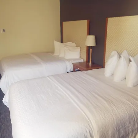 Travelodge By Wyndham Edmonton West-3