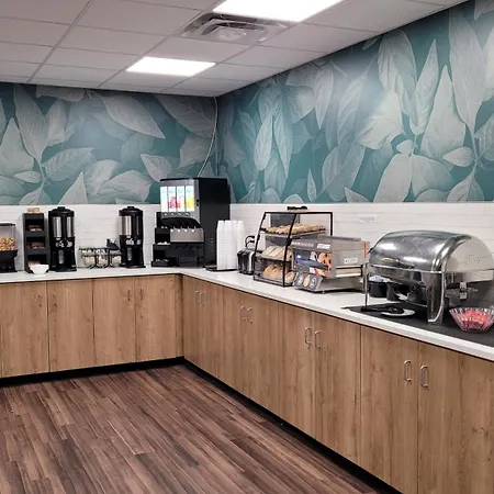Everspring Inn And Suites-3
