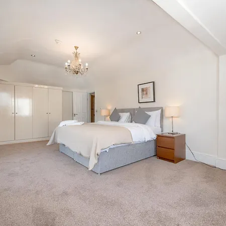 17 Hertford Street-3